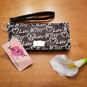 Betsey Johnson signature wristlet black and white